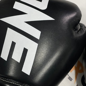 ถุงมือชกมวยหนังแท้คุณภาพสูง Fairtex One Custom Logo สำหรับผู้ใหญ่ ถุงมือชกมวยระดับมืออาชีพ OEM รับผลิตแบรนด์ส่วนตัว - Product Image 3