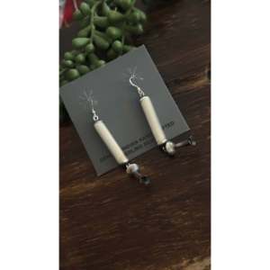 Pendientes Colgantes de Plata de Ley con Perlas Hechos a Mano por Navajo, Joyería Cultural Coleccionable - Product Image 3
