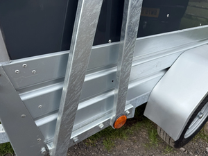 Remolque tipo caja 6x4 con estructura de tienda de campaña y soporte para tienda de techo, en venta a precio económico. - Product Image 6