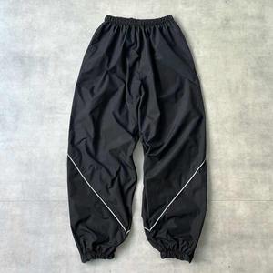 Conjunto de chándales de pantalón cortavientos de nailon reflectante negro de gran tamaño Unisex personalizado de esquí estampado de punto para la temporada de otoño - Product Image 1