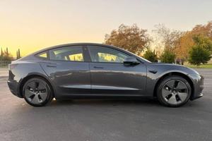 Tesla Model 3 Long Range AWD d'occasion propre, année 2022 - Product Image 6