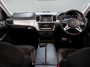 Mercedes-Benz ML350 BlueTec 2015 Usado, Volante a la Izquierda/Derecha, Automático, Cuero Oscuro, SUV con Emisión Euro V y Techo Solar - Product Image 2