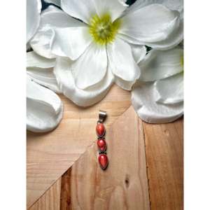 Colgante de Estilo Étnico Navajo con Ostra Espinosa y Plata de Ley, con Engaste de Bisel en Oro Rosa y Platino, Joyería con Dije - Product Image 1