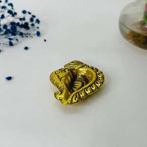 Diya de aluminio de calidad hecha a mano para la decoración del hogar Diwali buen precio soportes de incienso difusor de aromaterapia al por mayor - Product Image 1