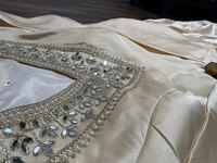 Robe de style actrice de série télévisée, la plus belle, col en V, longueur genou, 3 mètres, énorme évasement, motif, en soie Georgette et fausse fourrure réversible