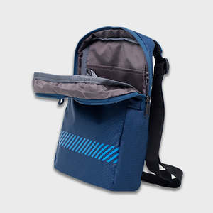 Bolso bandolera Arctic Fox Z Cross de mezclilla oscura para hombre y bolso bandolera para mujer - Product Image 2