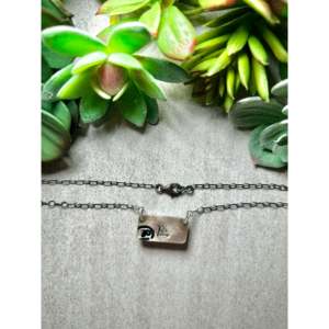 Collar Tia Long Kingman con diamante de corte princesa chapado en rodio de oro blanco, engaste geométrico de plata de ley y cadena tipo caja - Product Image 2