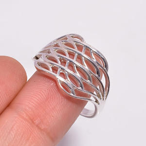 แหวนเงินแท้ 925 ประดับทับทิม ดีไซน์คลาสสิกสำหรับคู่รัก เหมาะสำหรับงานแต่งงาน งานหมั้น และงานฉลองครบรอบ - Product Image 3