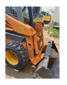 Utilisé pour chargeuse compacte à moteur, capacité nominale de 4 tonnes, avec boîte de vitesses et pompe - Product Image 4