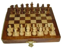 Jeu d'échecs en laiton à Base de bois, dernière conception, or Antique poli, jeu d'échecs en laiton lesté avec boîtier en aluminium métal