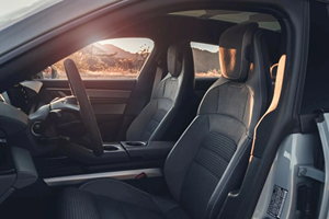 Taycan Turbo SUV 2024 d'occasion authentique et en excellent état, avec 1 à 25 000 milles, 400 ch de puissance et 500 Nm de couple, transmission automatique - Product Image 2