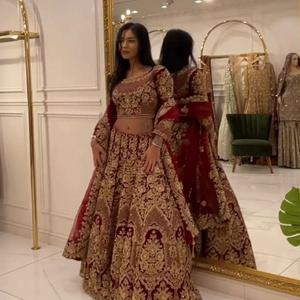 Lehenga Choli Dupatta con Blusa, Bordado, Pedrería y Perlas, Lehenga Choli de Novia, Precio al por Mayor - Product Image 1