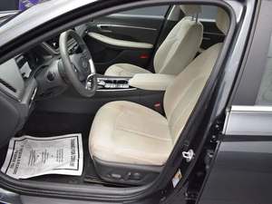 HYUNDAI SONATA 2023, SEDÁN FWD DE ALTA VELOCIDAD Y BAJO KILOMETRAJE - Product Image 4