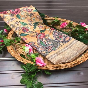 Sari de Seda Suave VASTRA COTTAGE con Estampado Fusion Kalamkari en Hermosos Colores con Blusa de Diseñador Estampada a Juego - Product Image 4