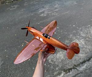 Modèle réduit en bois d'avion de chasse Spitfire en bois d'acajou, taille réelle, fabriqué au Vietnam - Product Image 1