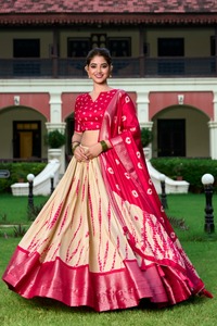 ผ้าไหมโดลาอินเดียแบบดั้งเดิมที่มีการพิมพ์ชิโบริและผู้ผลิต zari ทอผ้า lehenga choli - Product Image 5