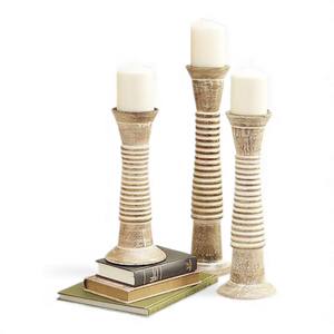 Bougeoirs traditionnels en bois sculpté avec une finition naturelle riche pour un style décoratif chaleureux - Product Image 1