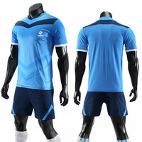 Seragam Latihan Tim Sepak Bola Warna Kustom Cetak Bernapas Cepat Kering 100% Poliester Jersey Olahraga Unisex Celana Pendek Kantong
