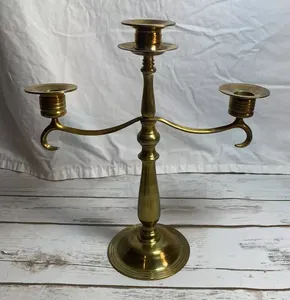 Candelabro de diseño moderno, candelero de metal de alto acabado en latón, candelero elegante - Product Image 2