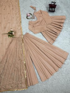 Designer Bollywood Tabby Organza Peplum Sharara Suit avec Dupatta Indian Pakistanais Eid Wedding Wear FASHIONHARBOUR Exclusive - Product Image 5