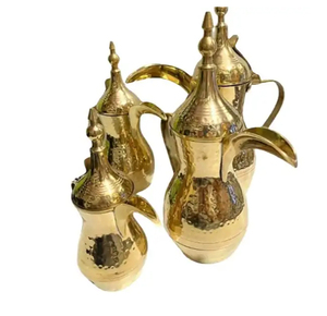 Théière saoudienne en laiton massif haute vente Dallah arabe gravé disponible à un prix abordable - Product Image 3