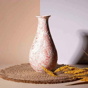 Vase à bouteille en céramique artisanale texturée rouge rustique pour table - Product Image 4