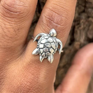 Anillo de Plata de Ley 925 con Diseño de Tortuga Hecho a Mano, Joyería de Animales Marinos, Estilo Playero, Anillo de Plata, Regalo Único para Mujeres en su Cumpleaños - Product Image 1