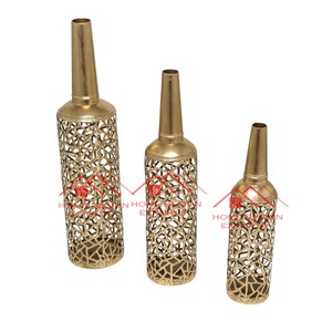 Accesorios de decoración de hogar y hotel modernos a precio mayorista jarrón de metal con acabado antiguo de diseño martillado - Product Image 2