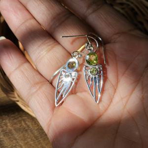 Pendientes colgantes elegantes para mujer Plata fina con peridoto y dos piedras de diferentes formas para bodas, fiestas o regalos - Product Image 5