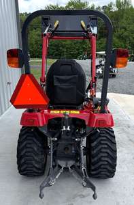 Tracteur agricole Massey Ferguson GC1723E avec godet chargeur, moteur diesel 481 heures 4x4, 22HP, prise de force 540, attelage 3 points, livraison gratuite - Product Image 6