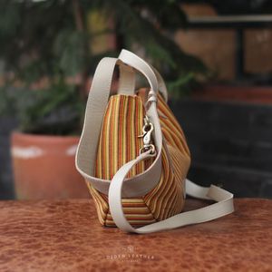 Elégant sac à bandoulière en cuir rayé fait main Best Seller avec accent traditionnel Elégant et intemporel Sac tendance pour femme - Product Image 4