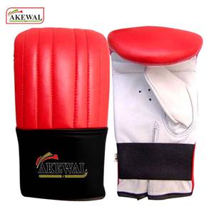 Gants de sac de boxe en cuir véritable de qualité supérieure disponibles dans un design personnalisé - Product Image 3