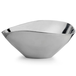 Bol de service décoratif en métal fini argent de conception standard parfait pour le service élégant de décor moderne ou les configurations de table de fête - Product Image 1