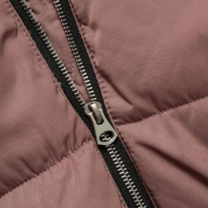 Veste parka ajustée élégante pour femmes Slim-Fit Premium Véritable Puffer pour un matériau de remplissage en coton d'aspect moderne - Product Image 4