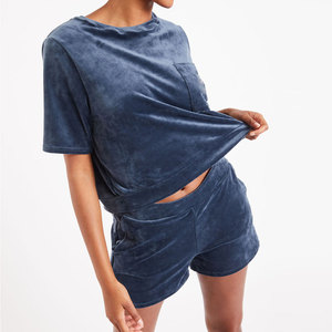 Material duradero recién llegado conjunto de pantalones cortos de terciopelo para mujer conjunto de pantalones cortos de terciopelo cómodos de gran tamaño para mujer - Product Image 4