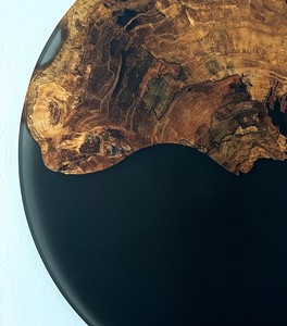Panel de Arte Mural de Resina de Madera de Nogal Sueca Premium de 33 Pulgadas, 2026, Hecho a Mano, con Madera de Nogal Incrustada en Epoxi Negro Mate para Paredes de Diseño - Product Image 3
