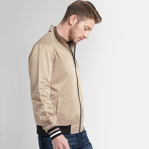 Chaqueta Bomber de Color Sólido de Corte Clásico Premium para Hombre, Capucha Extraíble de Peso Medio, Acolchada, Cremallera Completa, Cuello Alto, Lana Activa Unisex - Product Image 2
