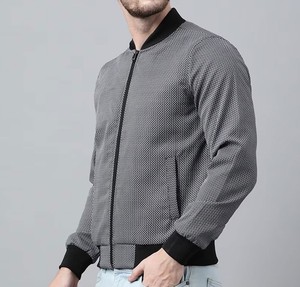 2025 Logo personnalisé veste universitaire pour hommes Style solide plaine Letterman tenue décontracté pour la saison d'automne Service OEM disponible - Product Image 3