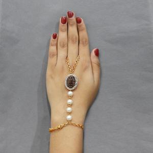 Conjuntos de joyería de moda Apurva-Arnés de mano con piedra austriaca y Perla 1503122 - Product Image 1