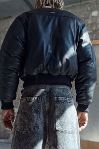 กางเกงยีนส์สีเทาเข้มสำหรับผู้ชายกางเกงยีนส์ของผู้ชายกางเกงทรงหลวมใส่ผ่อนคลายขาโค้งมนข้อเท้ากางเกงทรงหลวม - Product Image 4