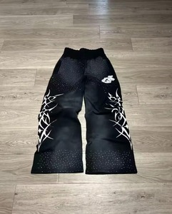 Pantalones Deportivos Holgados de Algodón Grueso con Estampado DTG Personalizado, Pantalones Deportivos Anchos con Lavado Ácido y Pedrería para Hombre - Product Image 1