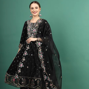 ชุดเดรส Anarkali ผ้าจอร์เจตต์วิสโคสประดับเลื่อม ดีไซน์โดย Rama Kurtis พร้อมกางเกง Sharara ชุดเดรสสไตล์อินเดียสำหรับผู้หญิงสุดหรูและทันสมัย - Product Image 1