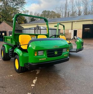 Achetez maintenant le tracteur utilitaire John Deere 3025E disponible en stock à un prix avantageux, offres de gros, livraison rapide, à vendre - Product Image 1