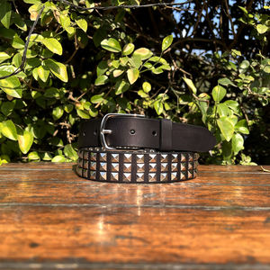 Ceinture Western en Cuir Pleine Fleur de 40 mm Style Gaucho avec Clous Pyramidaux, Boucle en Laiton Massif Finition Nickel, Taille Personnalisée, Artisanat du Cuir - Product Image 1