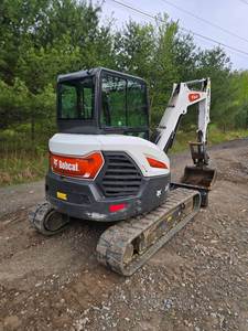 Mini-excavatrice E60 d'occasion, état neuf, poids opérationnel de 12 tonnes, modèle 2022, 40 CV, composants principaux : moteur, roulement Enerpac - Product Image 6