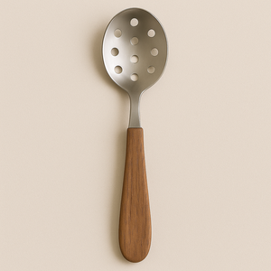 Cuillère à fente en acier inoxydable élégante de qualité supérieure Manche en bois ergonomique élégant Ustensile fonctionnel pour les occasions de fête de préparation des aliments - Product Image 1