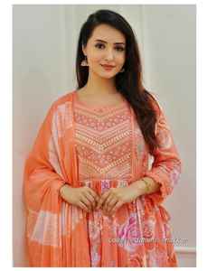 Traje de rayón de corte Nyra con bordado floral naranja con pantalones a juego y dupatta tie-dye de gasa para todas las damas elegantes - Product Image 2