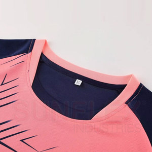 Vente directe d'usine Uniforme d'entraînement de football unisexe avec impression par sublimation personnalisée Vêtements de sport - Product Image 3