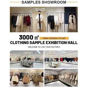 Veste en laine à capuche haut de gamme personnalisée | 8% soie 92% mélange de laine | Sweat à capuche zippé - Product Image 3