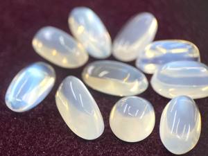 พลอยรูปพระจันทร์สีรุ้งธรรมชาติทรงวงรีทรงวงรียาวสำหรับทำเครื่องประดับขายส่งทุกขนาด - Product Image 3